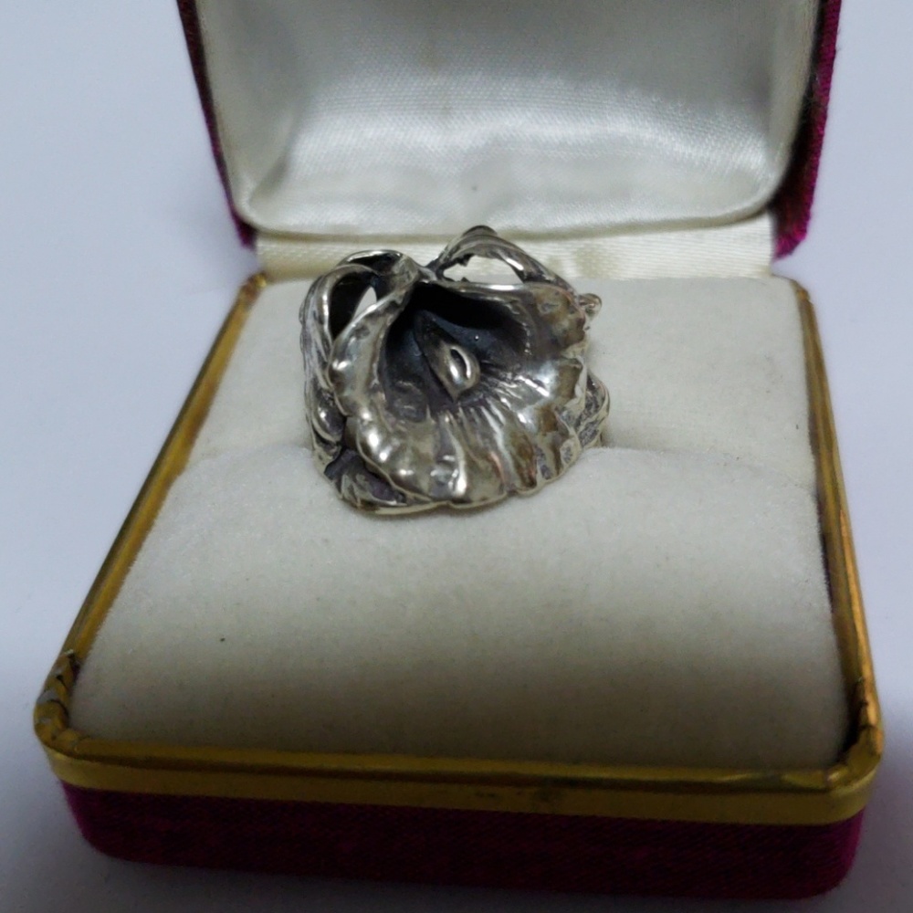 Vintage silver lily flower ring